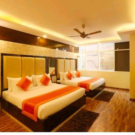 Hotel Plazzo นิวเดลี ภายนอก รูปภาพ