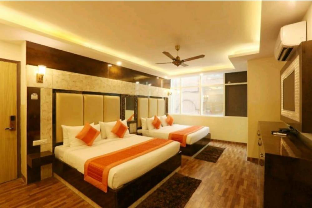 Hotel Plazzo นิวเดลี ภายนอก รูปภาพ