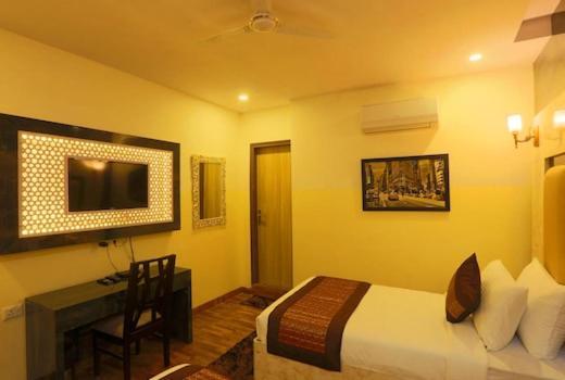 Hotel Plazzo นิวเดลี ภายนอก รูปภาพ