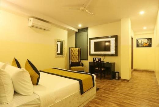 Hotel Plazzo นิวเดลี ภายนอก รูปภาพ