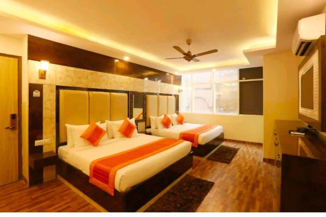 Hotel Plazzo นิวเดลี ภายนอก รูปภาพ